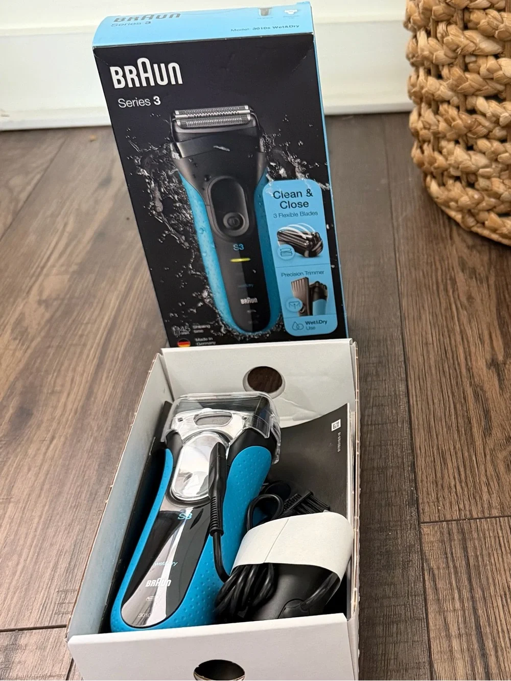 Braun Series 3 Electric Razor for Men, Rechargeable Wet Dry Shaver, 310s New